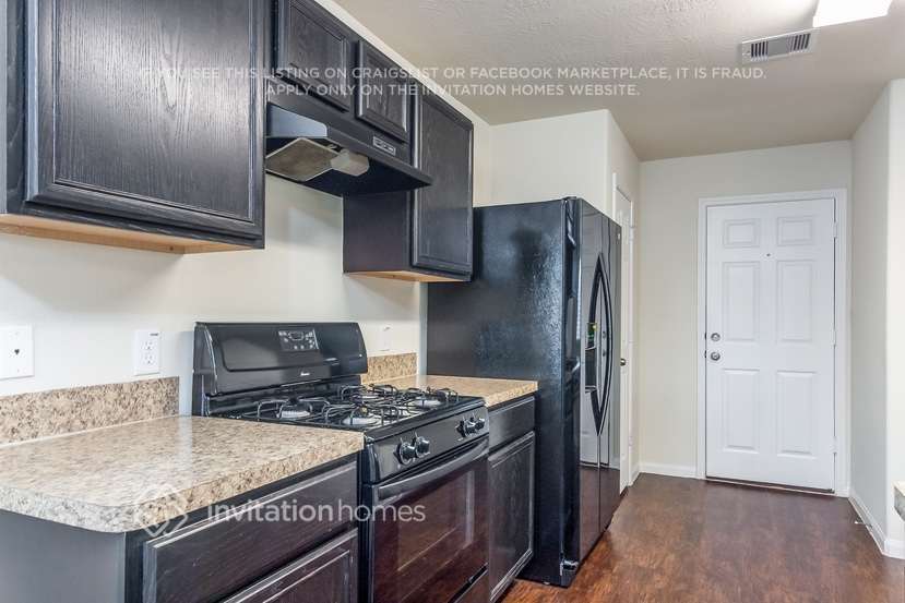 Building Photo - 6111 El Oro Dr