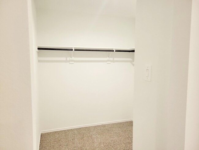 Building Photo - 21522 Violet Rdg Rd