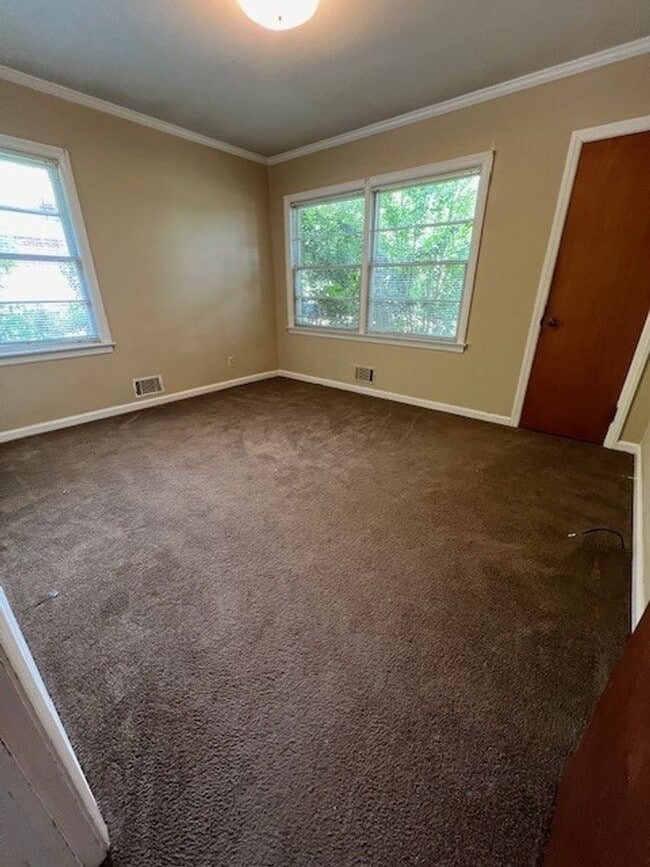 Building Photo - 3 Bedroom, 1 Bath Home
