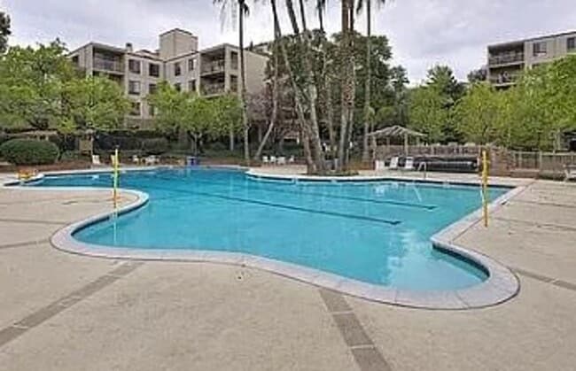 Building Photo - Large 1 Bedroom in Walnut Creek, Gym, Pool, Walk to Town