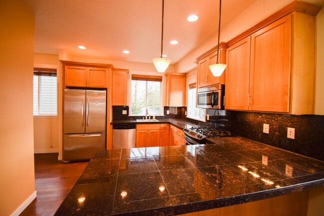 Building Photo - Beautiful Condo In the Heart of Beaverton!