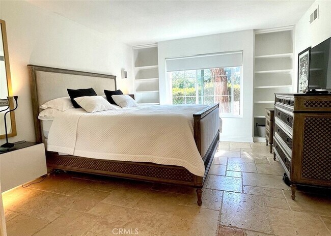 Building Photo - 26592 Las Palmas