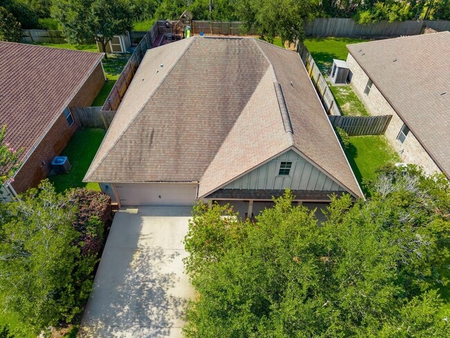Building Photo - 132 Whispering Lake Dr