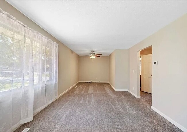 Building Photo - Charming Cape Cod - Move In Ready