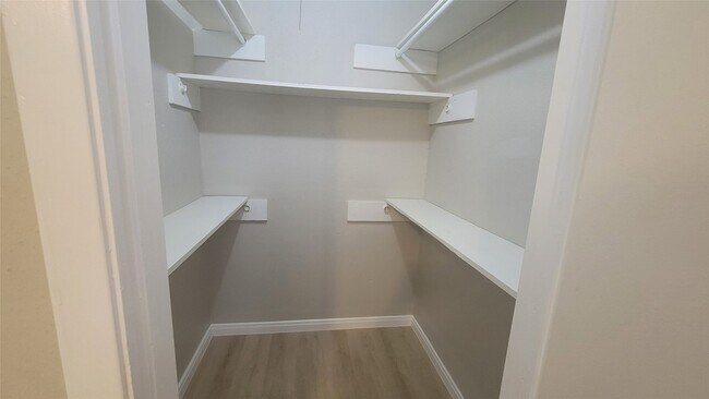 Building Photo - 22131 Pearl Lake Dr