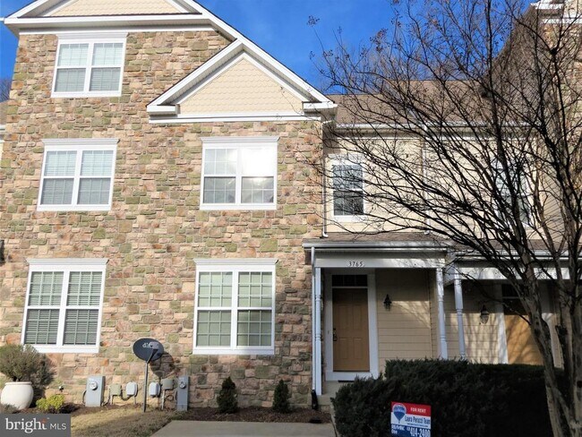 Building Photo - 3765 Bedford Dr