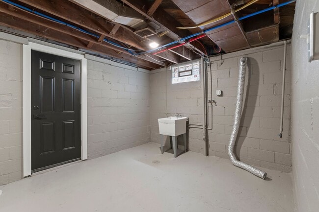 Building Photo - READY FOR MOVE IN! Don't miss this STUNNING, FULLY RENOVATED 3 bedroom in McKeesport!