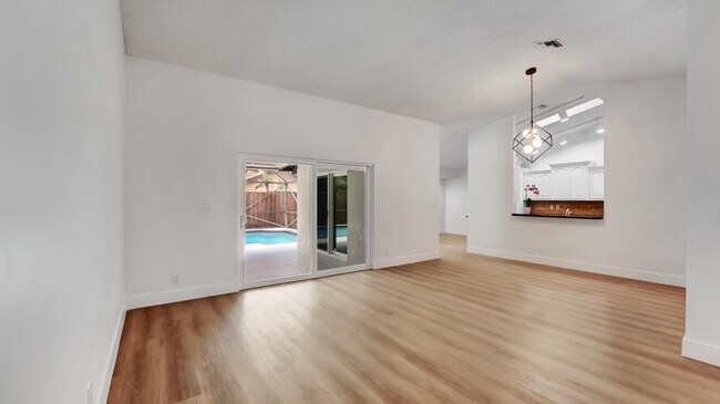 Building Photo - 20977 Country Creek Dr