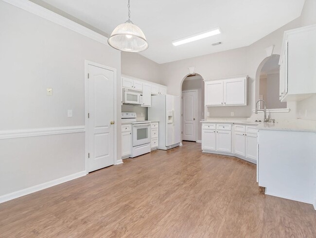 Building Photo - 4 Bed/2 Bathroom Home in Richmond Place