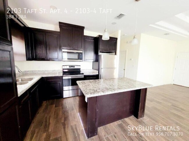 Building Photo - 2103 Taft St