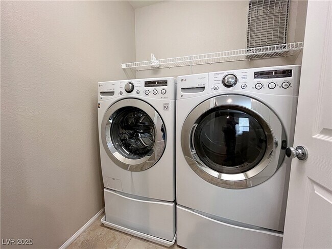 Building Photo - 5587 Lushan St