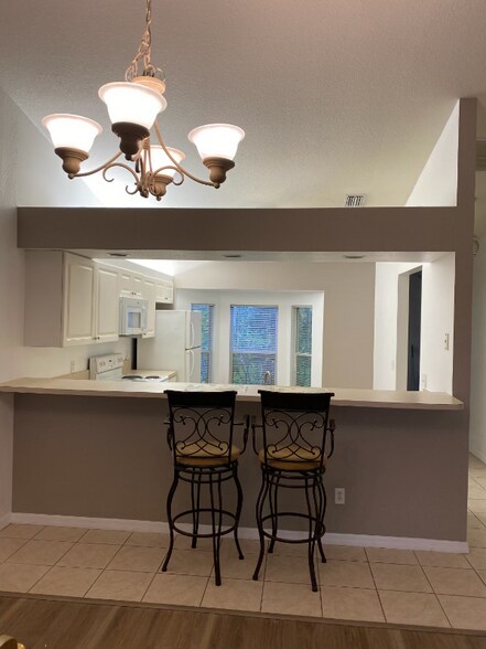 Building Photo - 5250 Chiquita Blvd S
