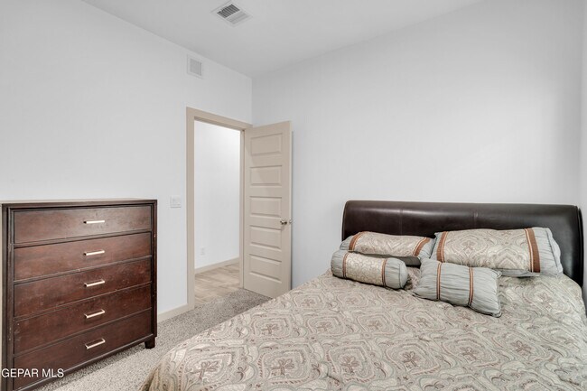 Building Photo - 12614 Amesbury