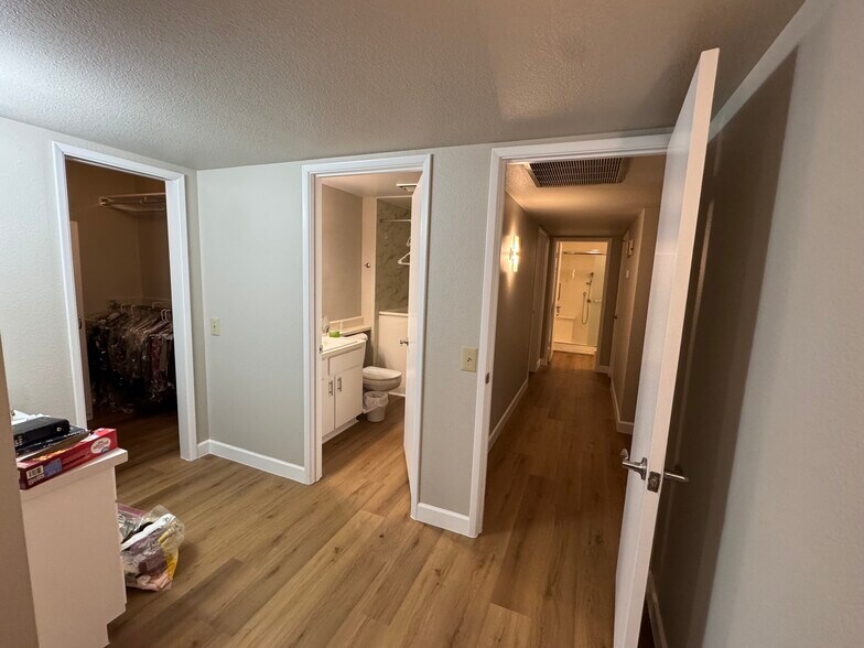 Building Photo - 20018 N Lakeforest Dr