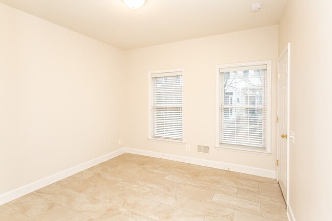 Building Photo - 2443 Huntington Park Dr