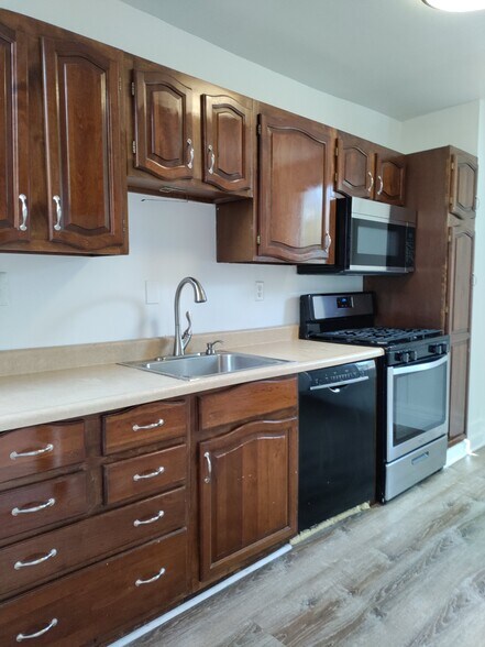 Building Photo - 2633 S 18th St