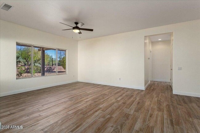 Building Photo - 15066 W Cactus Ridge Way