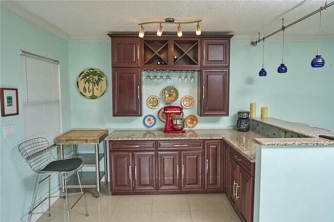 Building Photo - 2555 NE 11th St