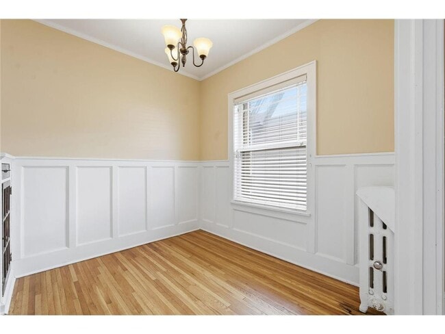 Building Photo - 2545 Garfield Ave