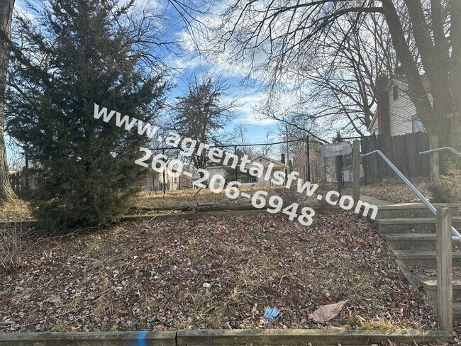 Building Photo - 1 Bedroom House