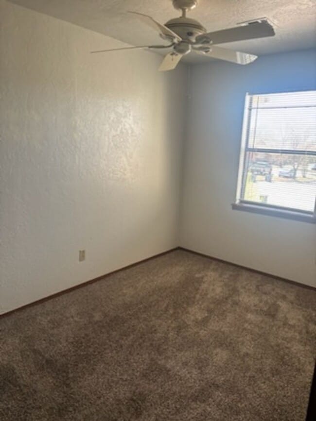 Building Photo - 2903 NE Tortoise Dr