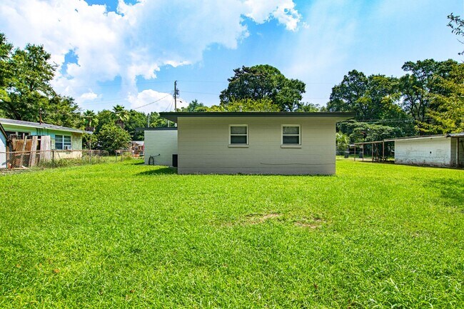 Building Photo - 613 Edgecliff Dr
