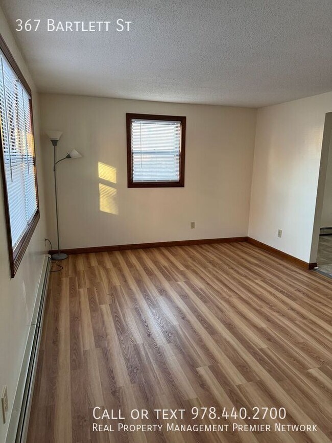 Building Photo - 367 Bartlett St