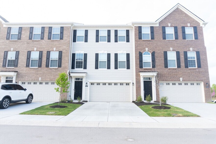 Primary Photo - 7028 Sunstone Pl