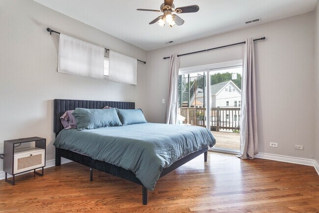 Building Photo - 2214 W Barry Ave