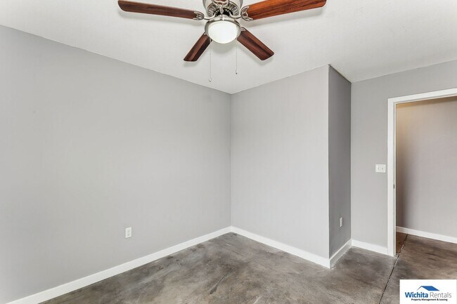 Building Photo - Westside duplex - 3 Bedroom 2 Bathroom  **...