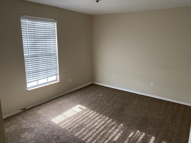Building Photo - 3 bedroom home in Greenwood!