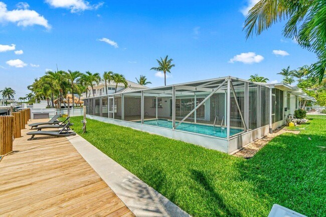 Building Photo - 718 Shore Dr