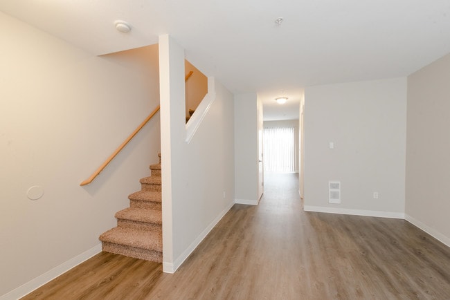 Building Photo - Vanessa View Townhomes