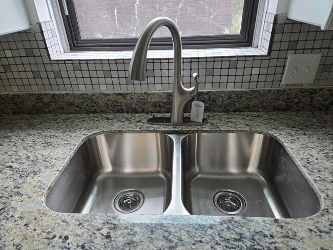 Building Photo - 9003 Haverstock Dr