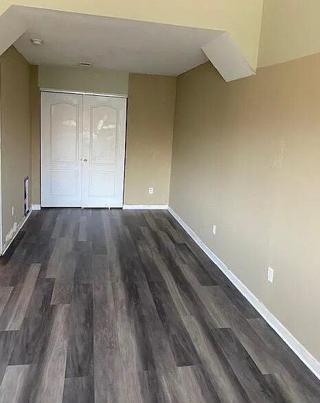 Building Photo - 261 Maple Pky