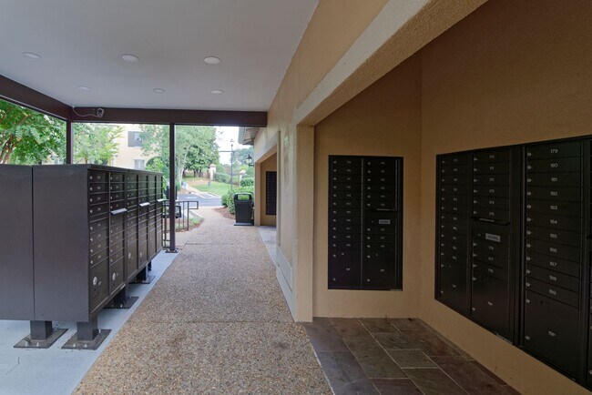 Building Photo - Brookhaven/Buckhead 2BR