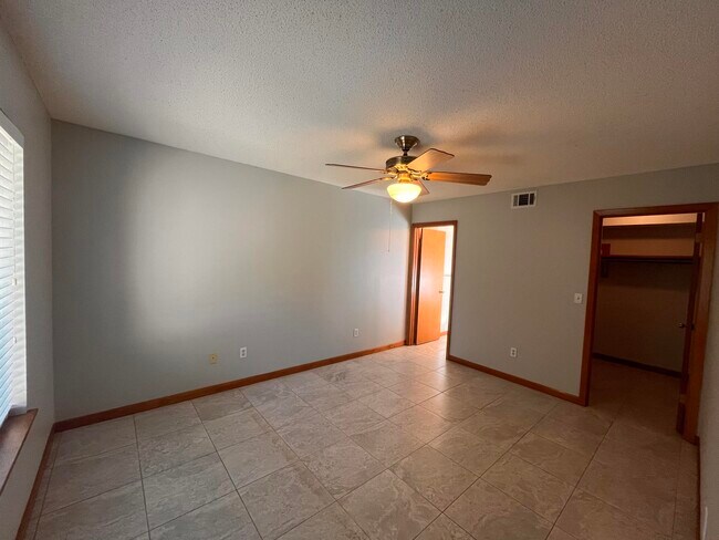 Building Photo - 2904 Alpine Pl