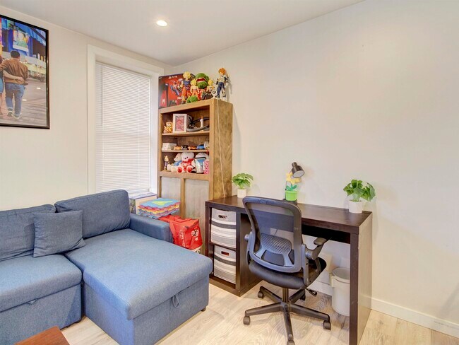 Building Photo - 201 45th St