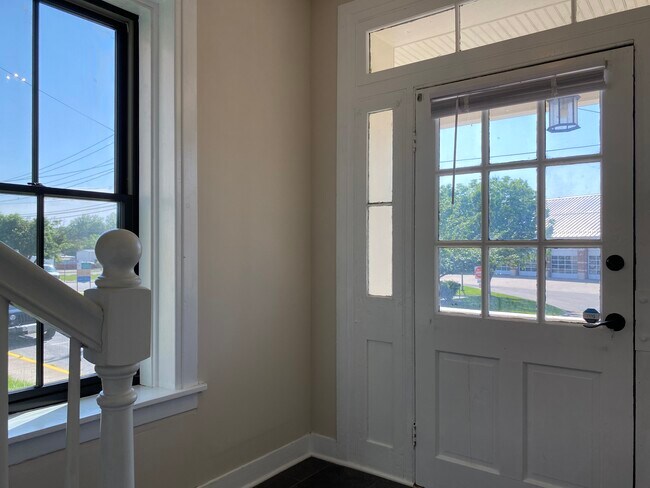 Building Photo - 13 John St