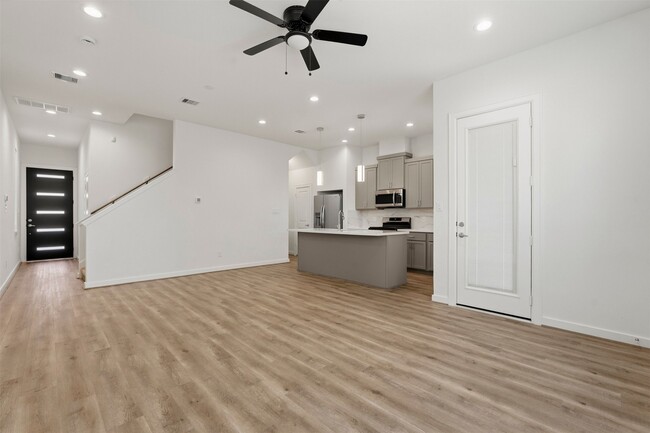 Building Photo - 1113 Highland Square Ln