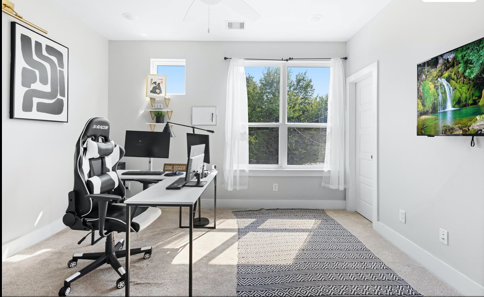 Building Photo - 7033 Avenue L