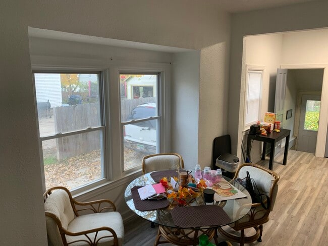 Building Photo - Hastings Duplex