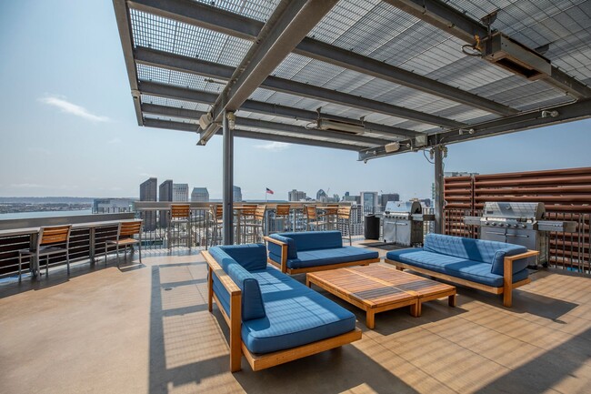 Building Photo - S/W Facing Icon Penthouse with Spectular Ballpark, Bay, and Ocean Views