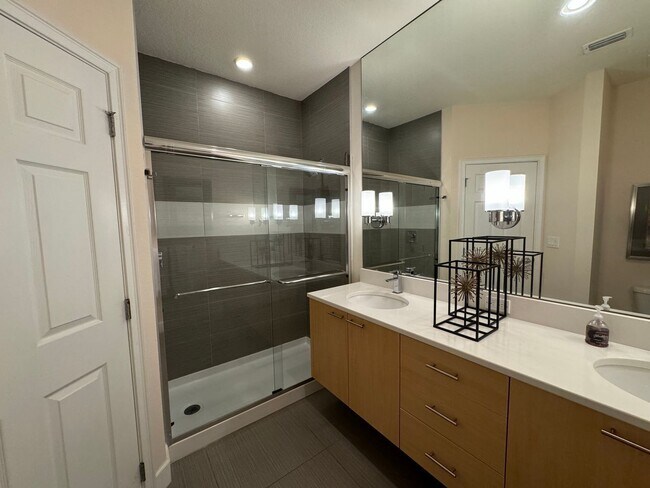 Building Photo - 1641 Retreat Cir