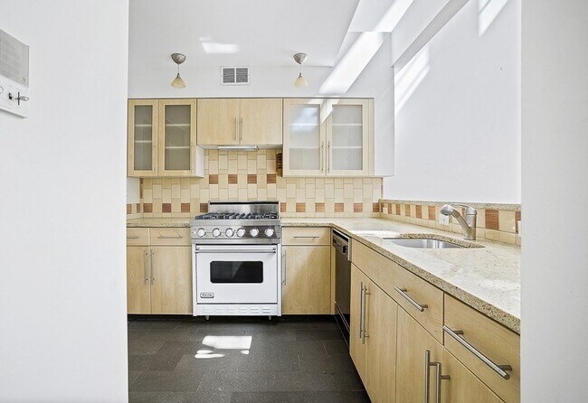 Building Photo - 14 Chauncy St