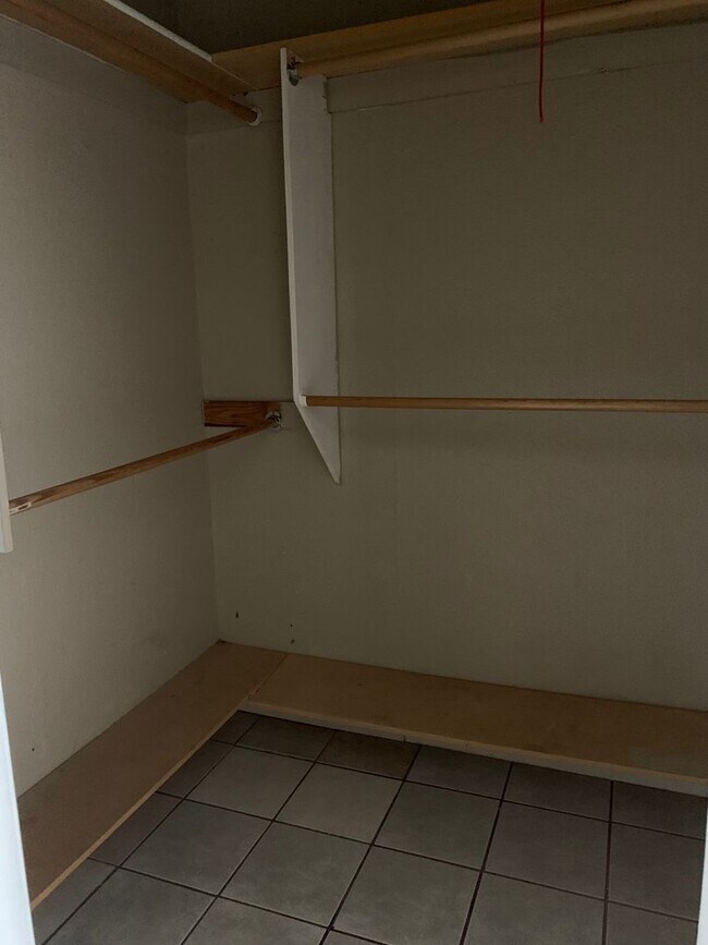 Building Photo - 2 BR 1 BA Condo - Downstairs