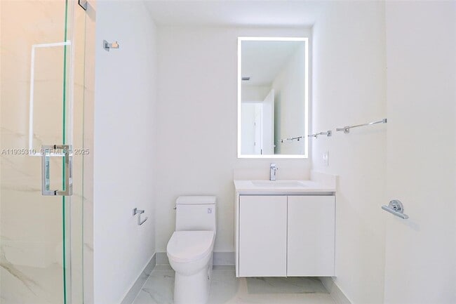 Building Photo - 700 NE 24th St