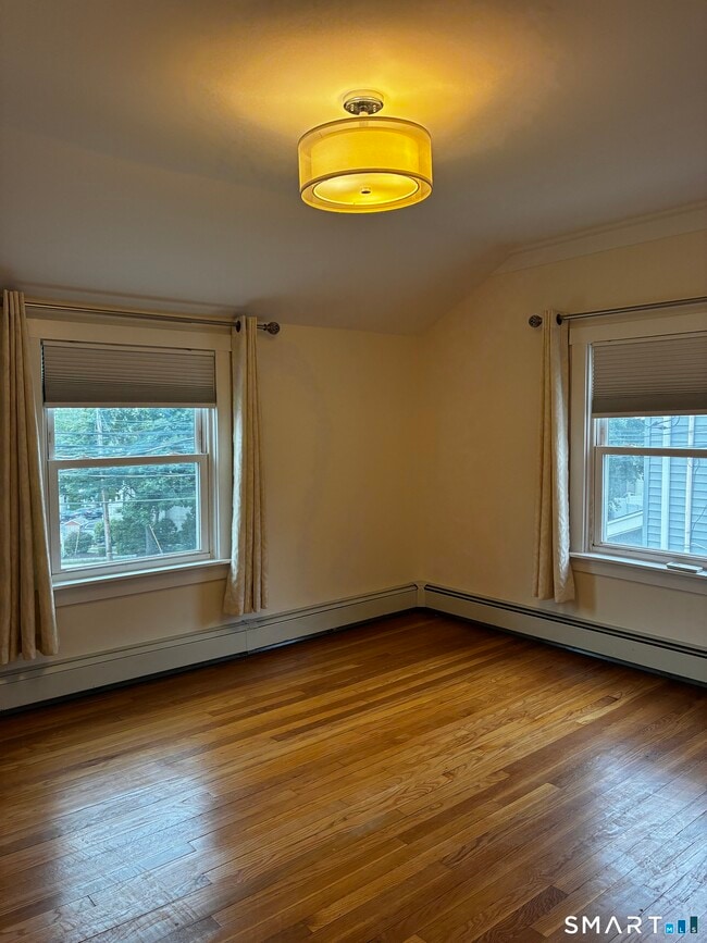 Building Photo - 424 Rockwell Ave
