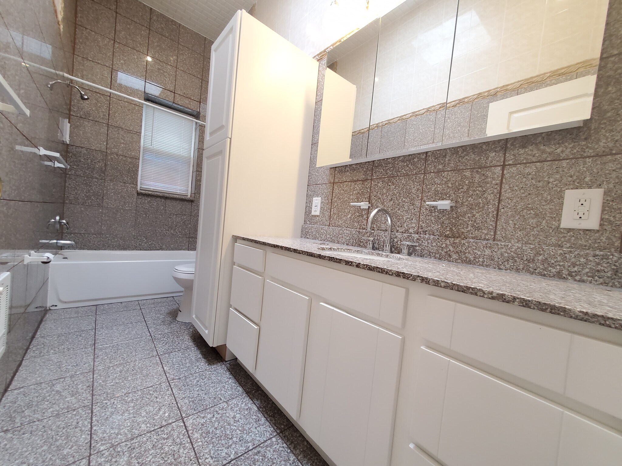 377 Danforth Ave 7 - 371 Danforth Ave