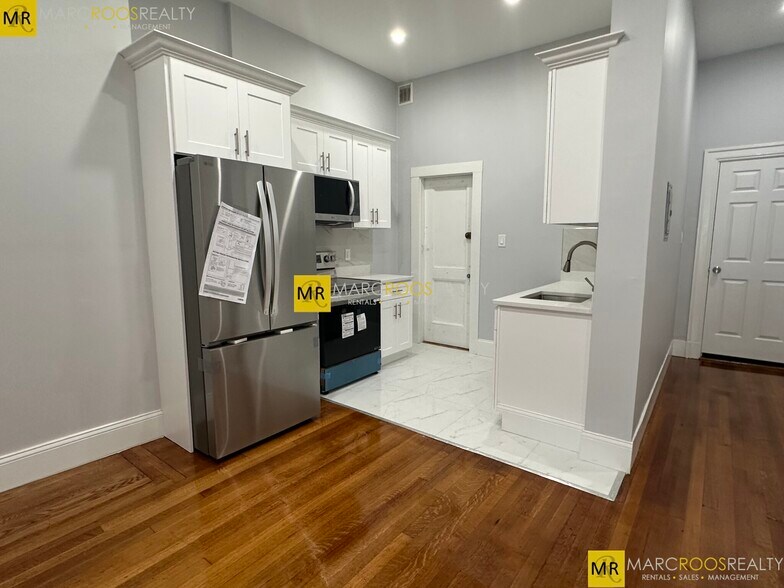 Building Photo - 474 Commonwealth Ave